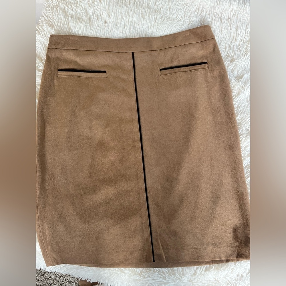 J McLaughlin Tan Skirt Sonya Faux Suede Pencil Midi Skirt Tan Size 12 - Picture 2 of 15